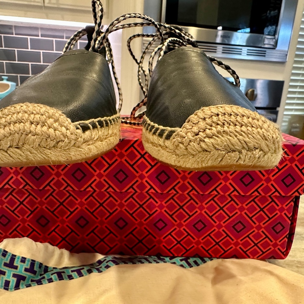 *SOLD* - Tory Burch Positano Lace-Up Flat Espadrilles - Bright Navy - Size… - Picture 5 of 7